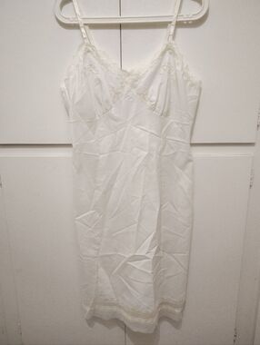 Vtg Adonna JC Penney White Full Slip 38 Petite Silky Crinkle Crepe Lace Trim